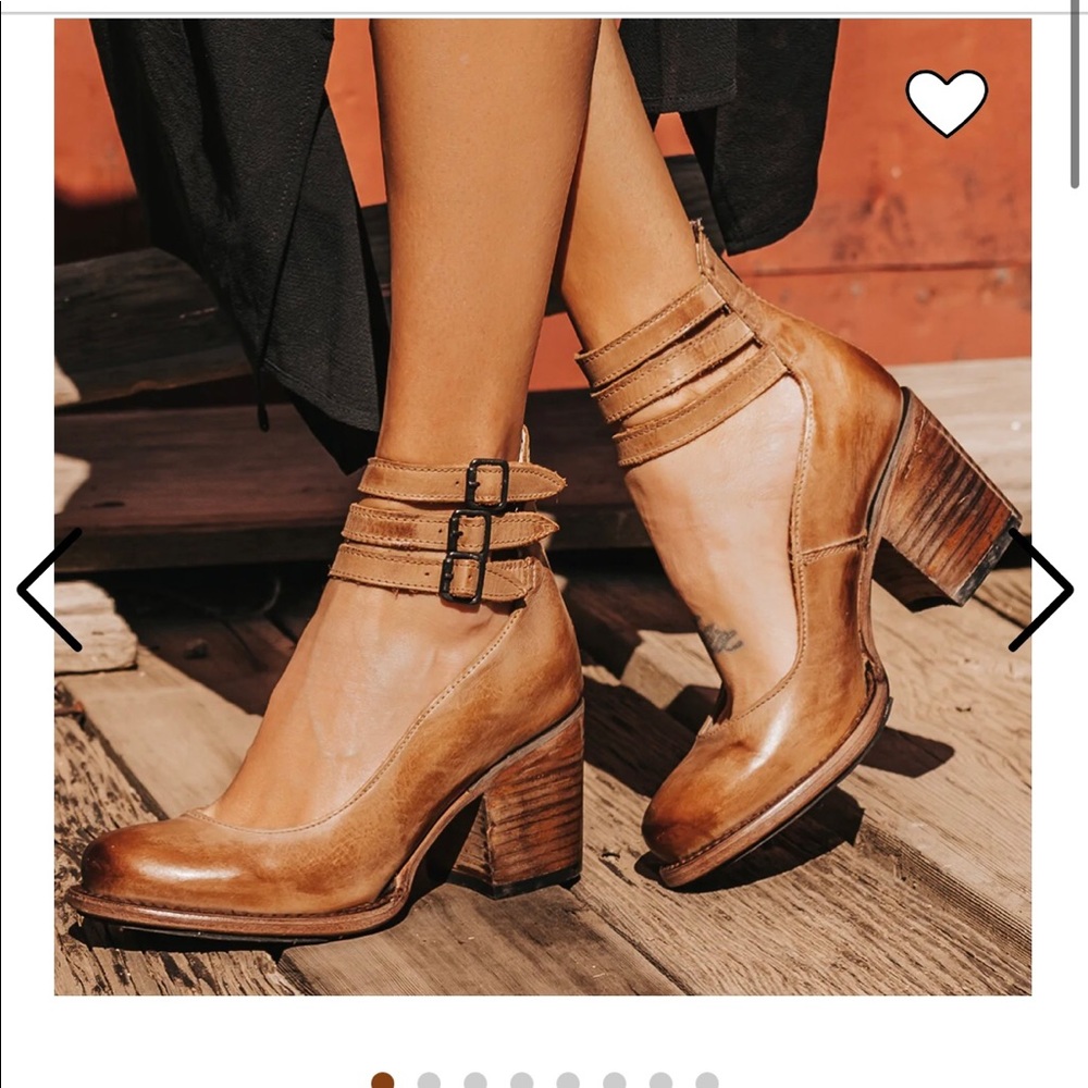 NWT - Randi Freebird in tan size 9.